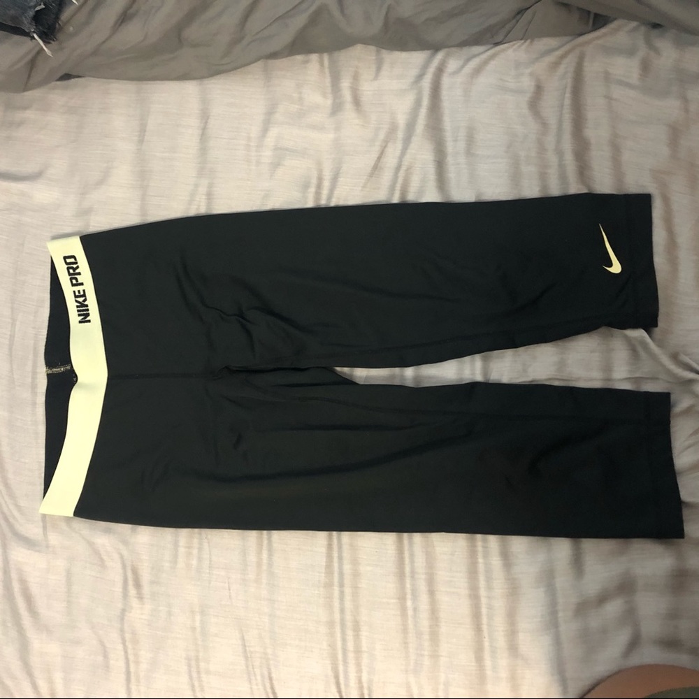 🦋3 for $25🦋 Capri Nike pro leggings